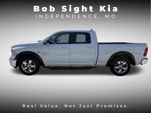 Bright White Clearcoat 2019 RAM 1500 Classic Big Horn
