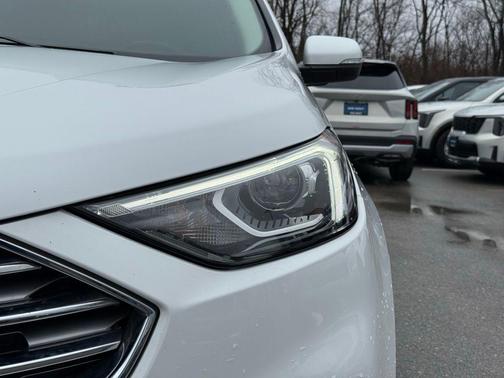 Oxford White 2019 Ford Edge SEL