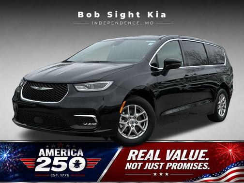 Diamond Black Crystal Pearlcoat 2025 Chrysler Pacifica L