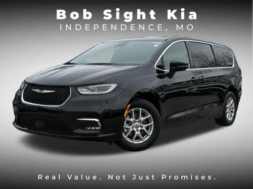 Diamond Black Crystal Pearlcoat 2025 Chrysler Pacifica L