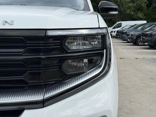 Oxford White 2025 Ford Expedition Max Platinum