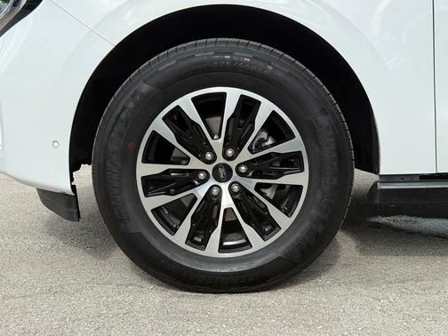 Oxford White 2025 Ford Expedition Max Platinum