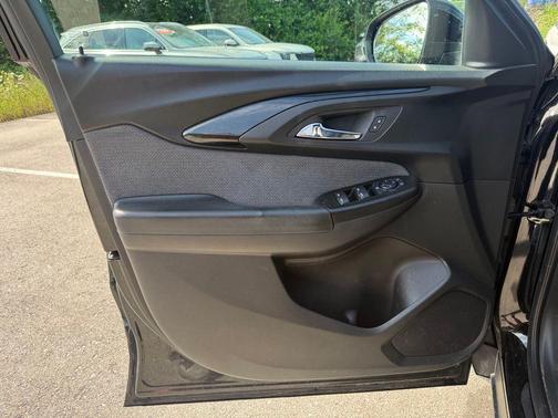 Mosaic Black Metallic 2022 Chevrolet Trailblazer LT