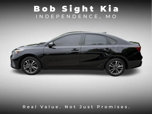 Aurora Black 2022 Kia Forte LXS