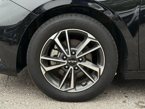 Aurora Black 2022 Kia Forte LXS