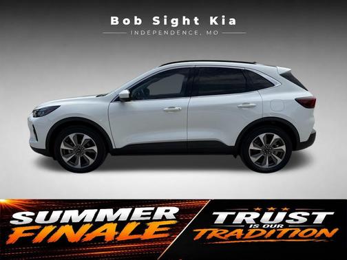 Star White Metallic Tri-Coat 2023 Ford Escape Platinum
