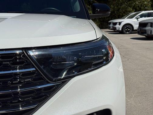 Star White Metallic Tri-Coat 2024 Ford Explorer XLT