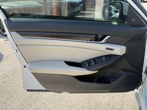 Platinum White Pearl 2018 Honda Accord EX-L 2.0T