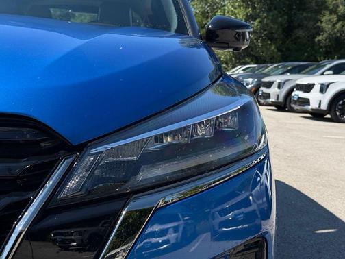 Electric Blue/Super Black 2021 Nissan Kicks SR