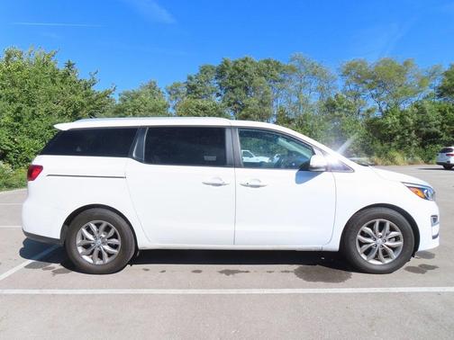 Photo 3 of 37 of 2020 Kia Sedona EX