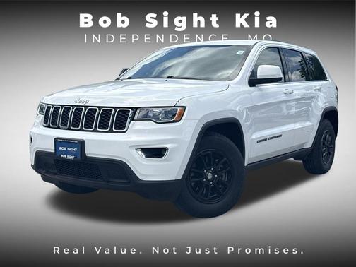 Bright White Clearcoat 2018 Jeep Grand Cherokee Laredo