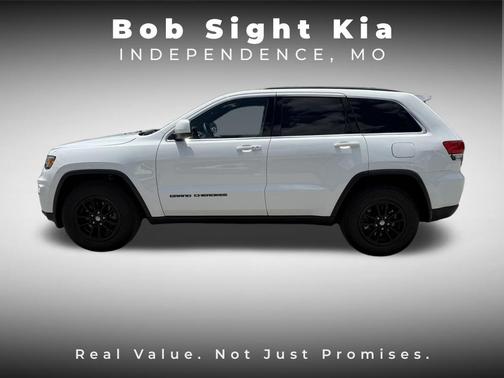 Bright White Clearcoat 2018 Jeep Grand Cherokee Laredo