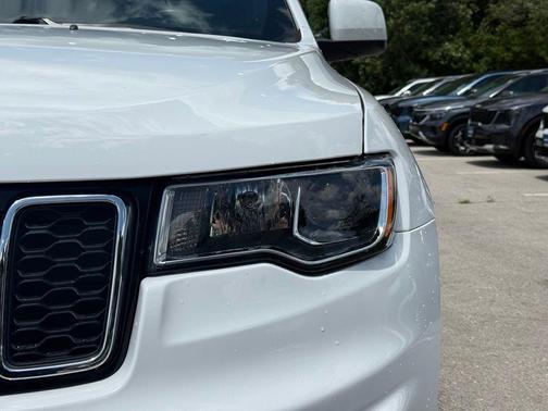 Bright White Clearcoat 2018 Jeep Grand Cherokee Laredo