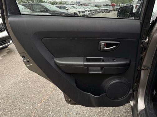 Titanium 2010 Kia Soul +
