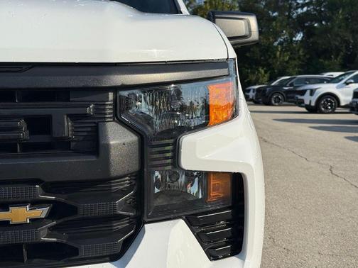 Summit White 2022 Chevrolet Silverado 1500 Custom