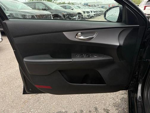 Aurora Black 2024 Kia Forte LXS