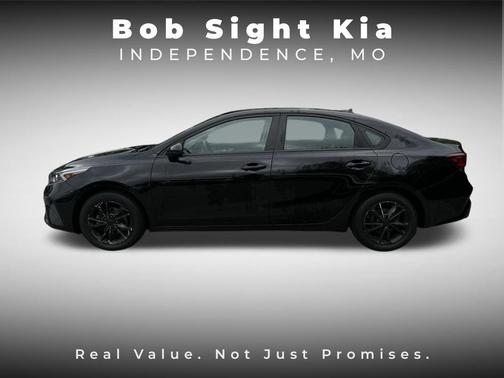 Aurora Black 2024 Kia Forte LXS