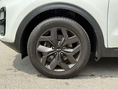 Snow White Pearl 2022 Kia Sportage LX