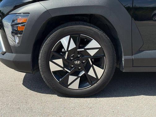Abyss Black Pearl 2025 Hyundai KONA SEL