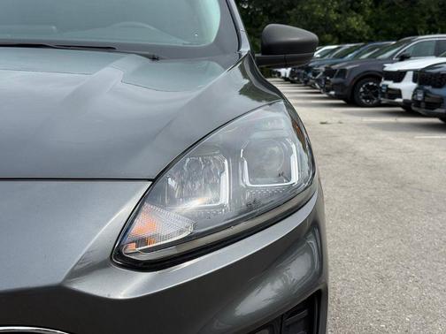 Gray Metallic 2022 Ford Escape SE