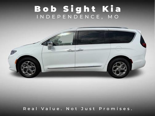 Bright White Clearcoat 2021 Chrysler Pacifica Limited