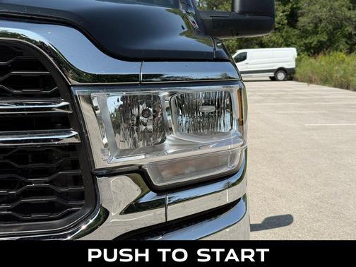 2023 RAM 2500 Tradesman Crew Cab 4x2 8' Box