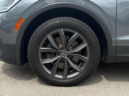Platinum Gray Metallic 2022 Volkswagen Tiguan 2.0T SE 4MOTION