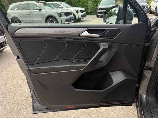 Platinum Gray Metallic 2022 Volkswagen Tiguan 2.0T SE 4MOTION