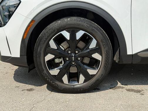 Glacial White Pearl 2023 Kia Sportage X-Line