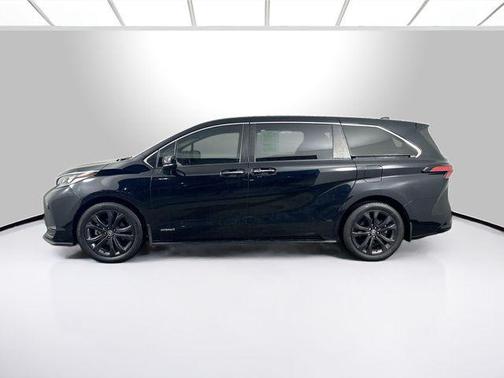 2021 Toyota Sienna XSE 7 Passenger