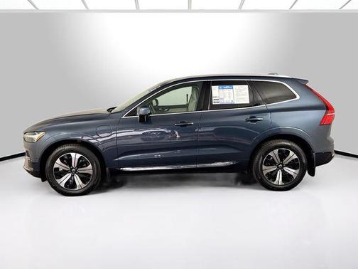 2023 Volvo XC60 Recharge Plug-In Hybrid T8 Plus Bright Theme