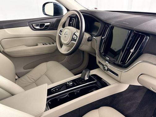 2023 Volvo XC60 Recharge Plug-In Hybrid T8 Plus Bright Theme