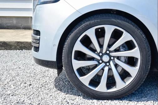 Silver 2023 Land Rover Range Rover P400 SE