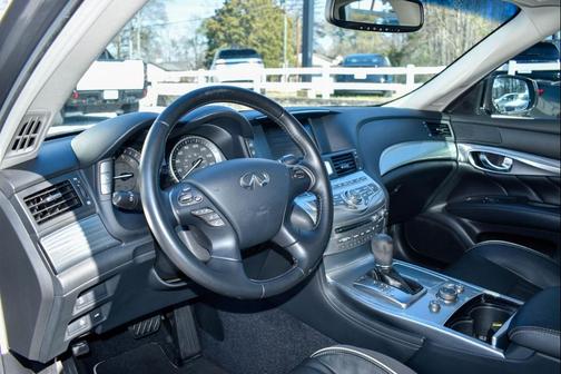 2018 INFINITI Q70 3.7 LUXE