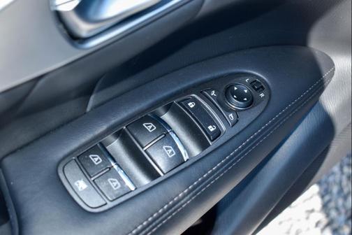 2018 INFINITI Q70 3.7 LUXE