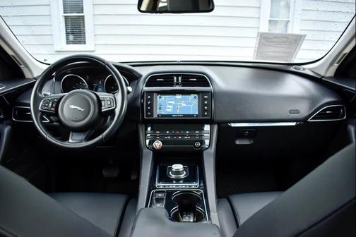 2017 Jaguar F-PACE 35t Premium