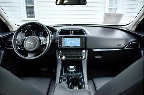 2017 Jaguar F-PACE 35t Premium