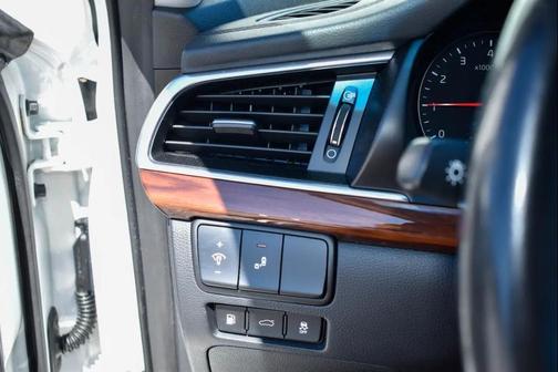 2018 Kia Cadenza Premium