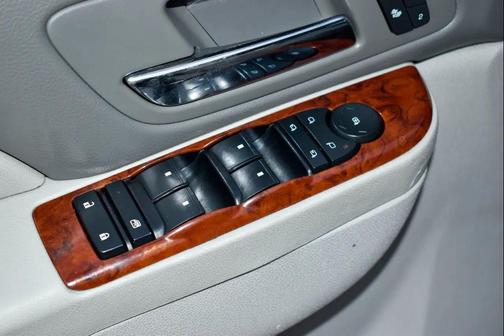 Black 2014 Chevrolet Suburban 1500 LT