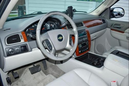 Black 2014 Chevrolet Suburban 1500 LT