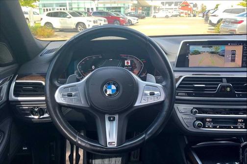 2022 BMW 740 i