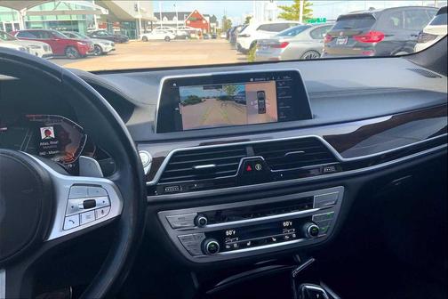 2022 BMW 740 i