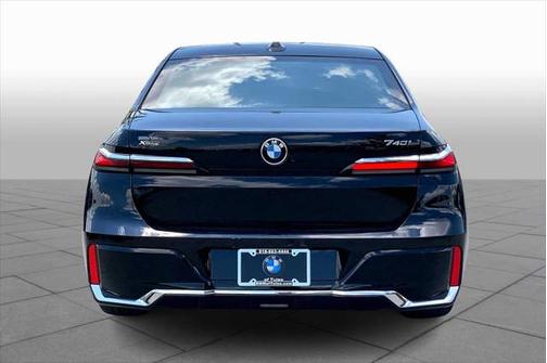 2025 BMW 740 i xDrive