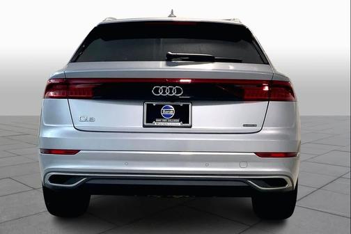 2022 Audi Q8 55 Premium Plus