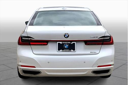 2021 BMW 740 740i