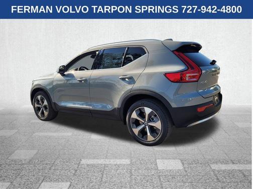 2025 Volvo XC40 B5 Core Bright Theme