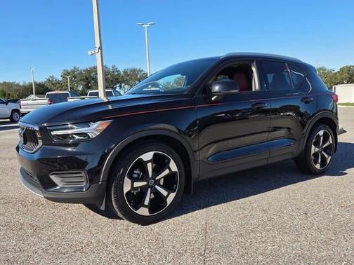 2020 Volvo XC40 T5 Momentum