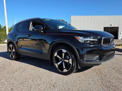 2020 Volvo XC40 T5 Momentum