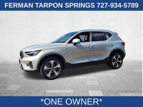 2025 Volvo XC40 B5 Plus Bright Theme