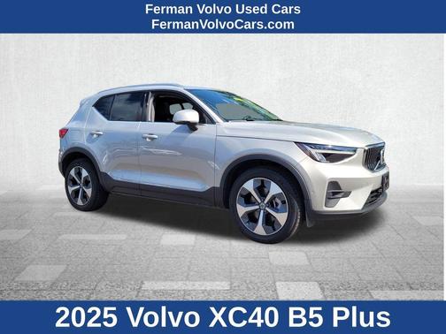 2025 Volvo XC40 B5 Plus Bright Theme
